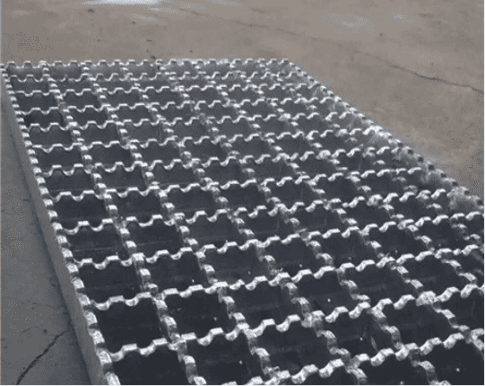 中石化油廠專用齒形鋼格柵板平臺(tái)廠家價(jià)格優(yōu)惠！！